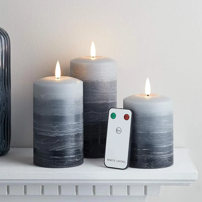 Visita la tienda de Lights4fun Lights4fun TruGlow® Conjunto de 3 Velas sin Llama LED a Pilas en Cera Gris con Mecha y Llama Realista con Control Remoto — Cena a la luz de velas