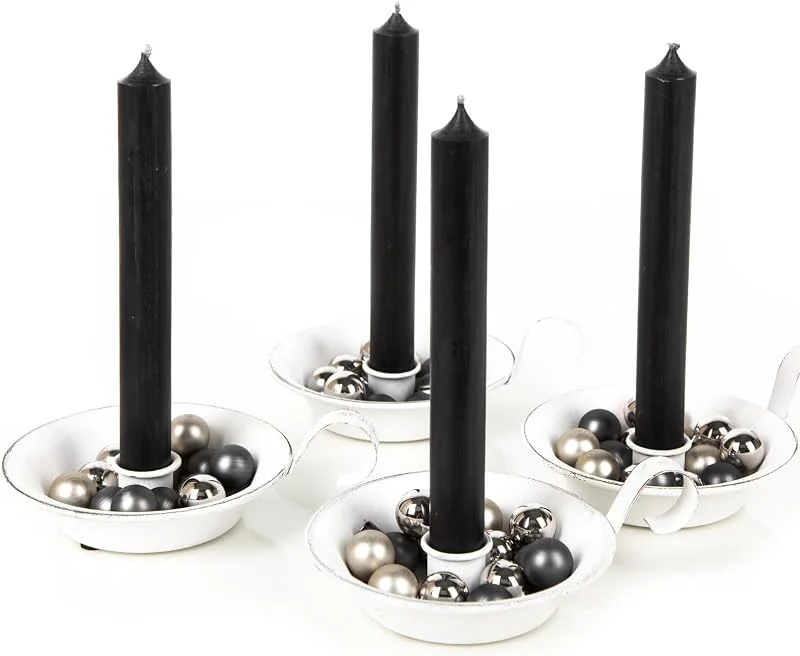Visita la tienda de Logbuch-Verlag Logbuch-Verlag Moderna decoración de mesa para Navidad – Candelabro de metal con decoración navideña y velas, color negro, blanco y plateado, 10 x 28 cm — Cena a la luz de velas
