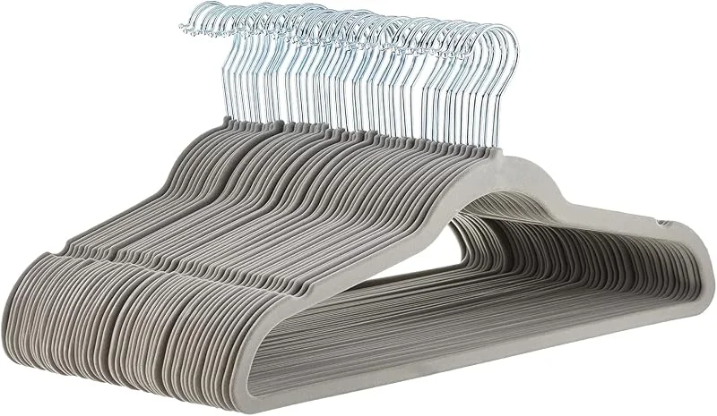 Visita la tienda de Amazon Basics Amazon Basics Paquete de 50 perchas, antideslizantes, delgadas, con acabado de terciopelo, color gris — Vino y mesa festiva