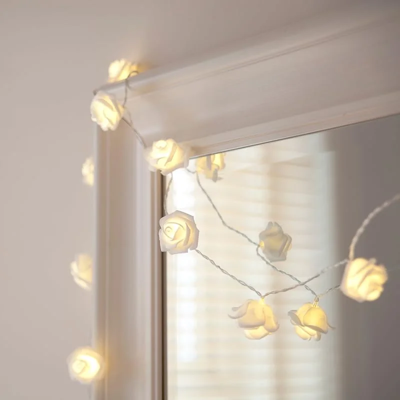 Visita la tienda de Lights4fun Lights4fun Guirnalda de 20 Rosas con LED Blancos Cálidos a Pilas para Interiores — Decoracion Navidad