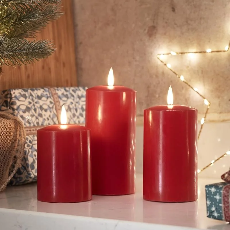 Visita la tienda de Lights4fun Lights4fun TruGlow® Conjunto de 3 Velas LED Sin Llama a Pilas en Cera Roja con Mecha y Llama Parpadeante — Cena a la luz de velas