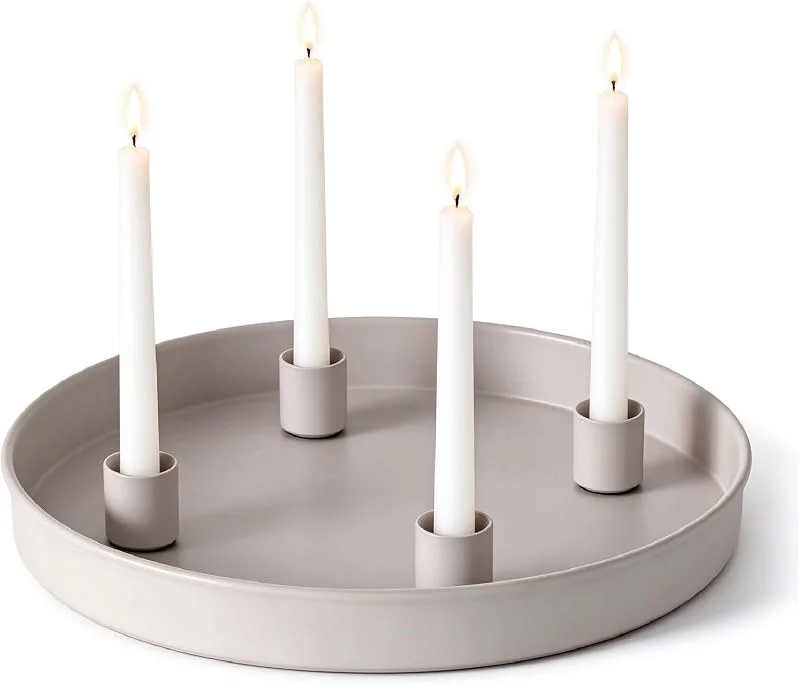 CRENDOF Bandeja magnética para velas, color beige, bandeja redonda de metal, diámetro de 23 cm, con 4 soportes magnéticos para velas de varilla, pequeña bandeja decorativa para salón, mesa, Adviento — Adviento y mesa