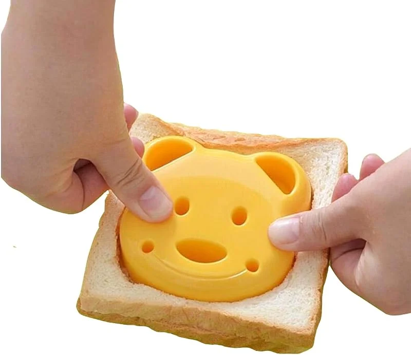 Visita la tienda de CHEFZOCO CHEFZOCO Cortador de sándwich y molde de galletas antiadherente, Plástico, Diseño Oso, 10cm x 10cm — Hogar y cocina