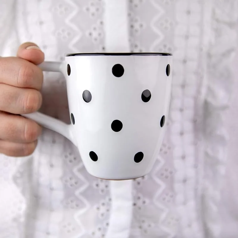 Visita la tienda de City to Cottage City to Cottage® Cerámica en Blanco y Negro, Diseño de Lunares, Hecha y Pintada a Mano, Cerámica Esmaltada 10 oz, 300 ml, Taza Grande Tazón con Asa para Chocolate Caliente Café Té, Regalo — Adviento y mesa