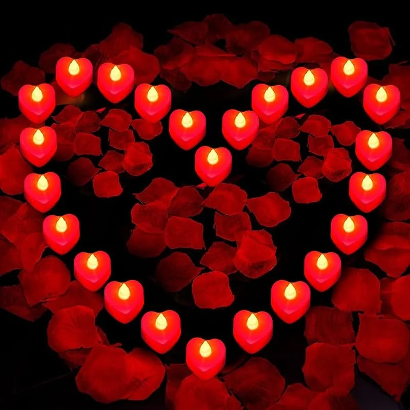 ZOYDP Velas LED en Forma de Corazón 24 Piezas, Velas LED Pequeñas con 2000 Pétalos de Rosa Falsos Artificiales, Velas de Te LED Románticas de Amor para Aniversario Bodas Día de San Valentín — Cena a la luz de velas