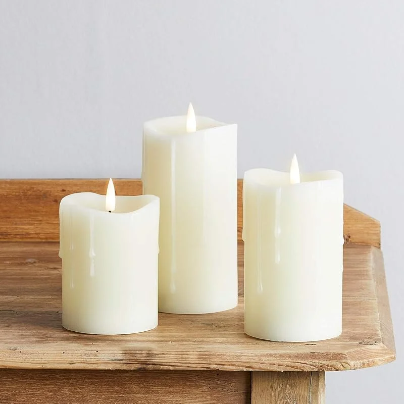 Visita la tienda de Lights4fun Lights4fun Trio de Velas TruGlow® en Cera Marfil Efecto Derretido y LED Blancos Cálidos a Pilas para Interiores — Cena a la luz de velas
