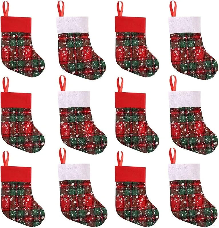 Frgasgds Calcetines Navidad 12 Medias navideñas de tamaño pequeño Decoraciones de calcetines de Navidad a granel Soportes de vajilla de copo de nieve para niños Bolsas de golosinas para dulces Bolsas Regalos — Decoracion Navidad