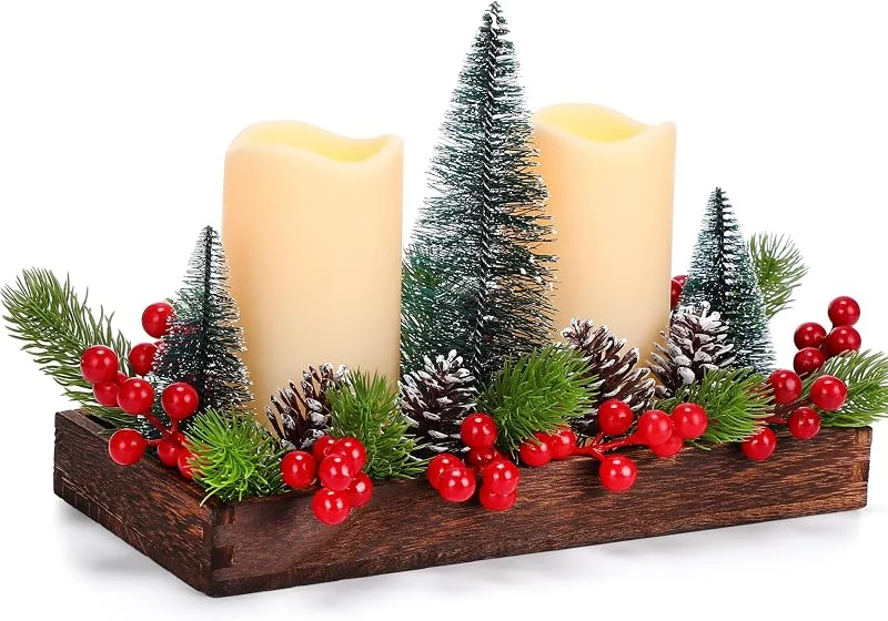 Cinnvoice Juego de arreglo de centro de mesa de Navidad, bandeja de madera rústica con velas LED, púas artificiales de Navidad florales y piñas de pino en caja de madera, bandeja escalonada — Cena a la luz de velas